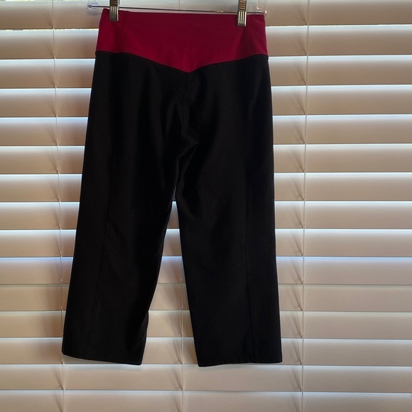 Nike Black and Fuchsia Pink DRI-FIT Workout Capris Leggings S - Picture 3 of 4